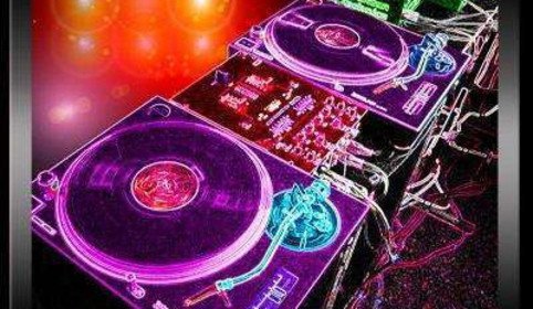 Október végén érkezik a Dj Hero!